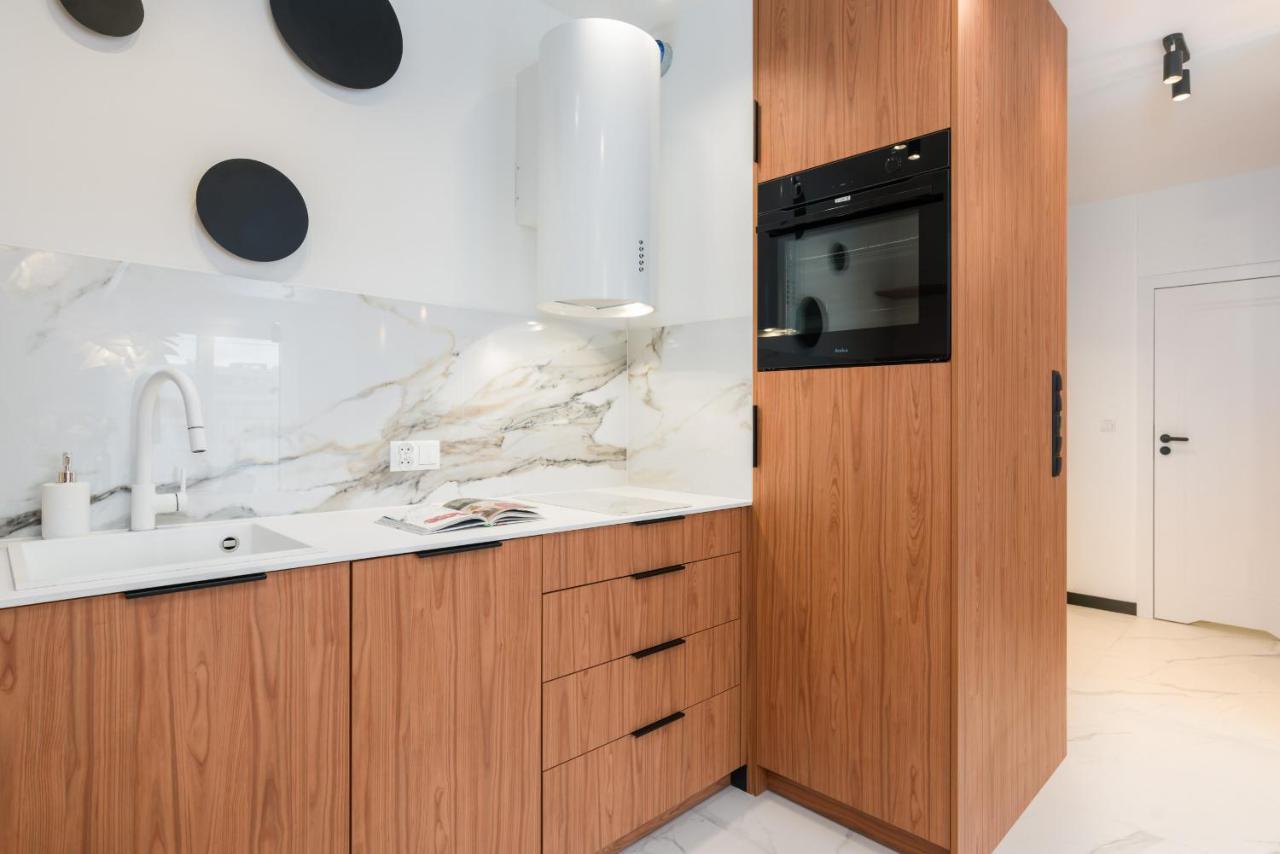 Wilczak Apartment With Free Garage Poznan By Noclegi Renters Exterior photo